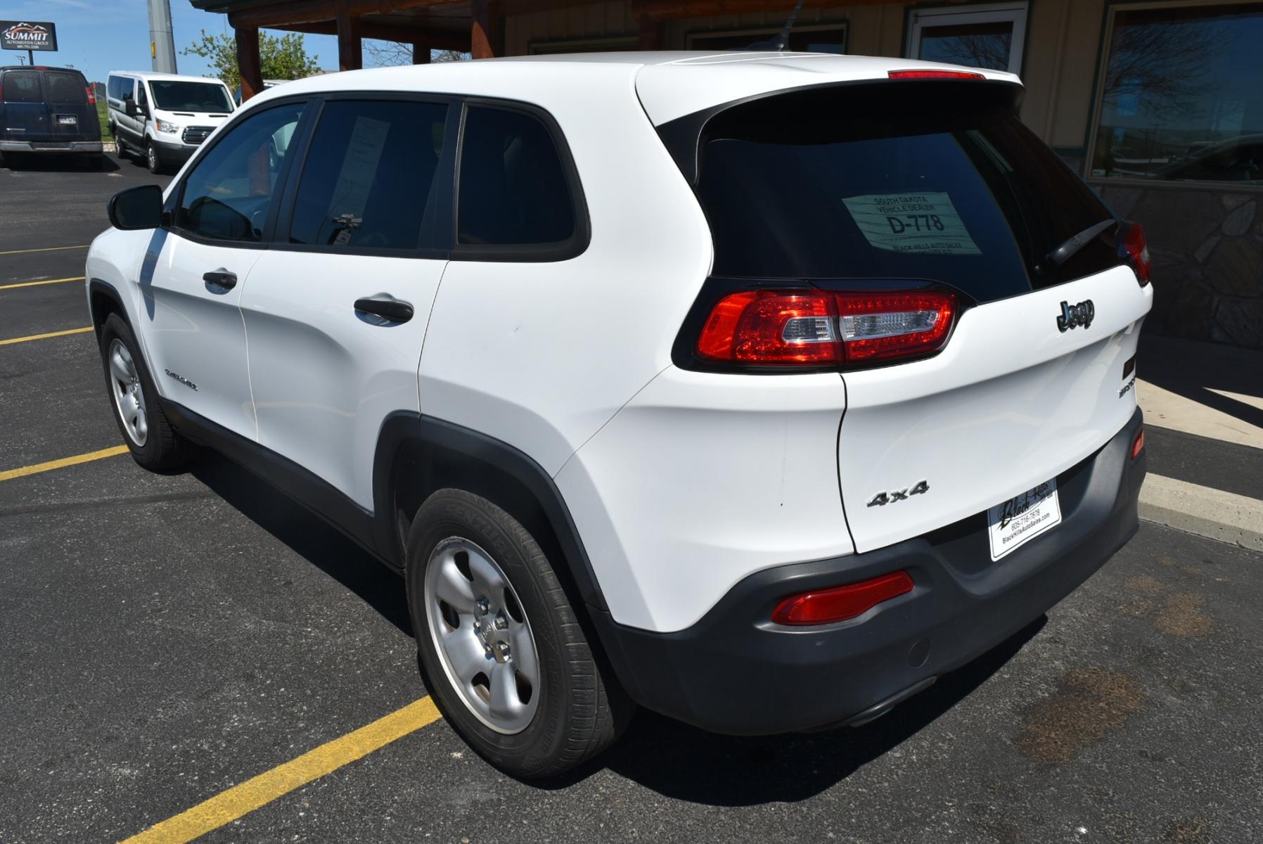 2016 White /Beige Jeep Cherokee Sport (1C4PJMAB4GW) with an 2.4L 4 Cyl Multi -Air engine, 9-Speed Automatic transmission, located at 1600 E Hwy 44, Rapid City, SD, 57703, (605) 716-7878, 44.070232, -103.171410 - Photo #5